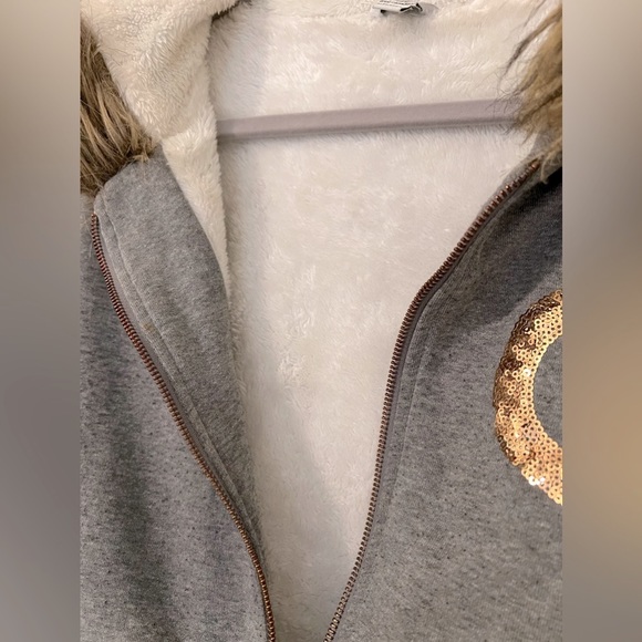 Guess faux fur trimmed gray zip up hoodie - Picture 3 of 3